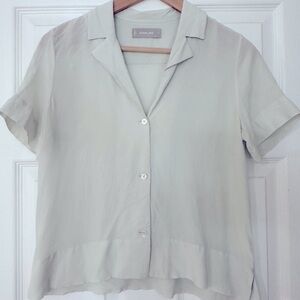 Everlane 100% silk button down blouse size 2